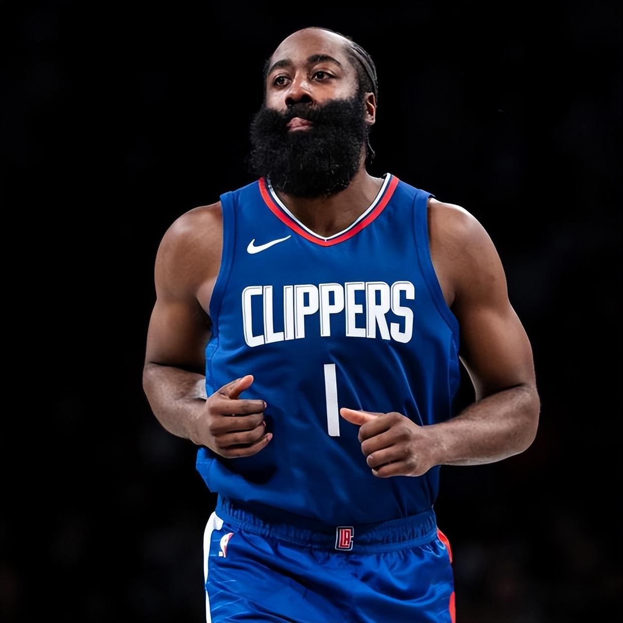 开云-哈登在曼联比赛中战术调整，高光表现引发热议！的简单介绍